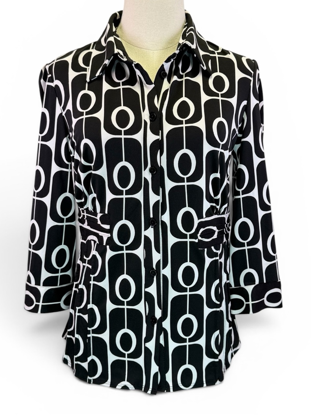 Essentials by Milano Womenโs Black White Geometric โ Pleated Blouse Size M